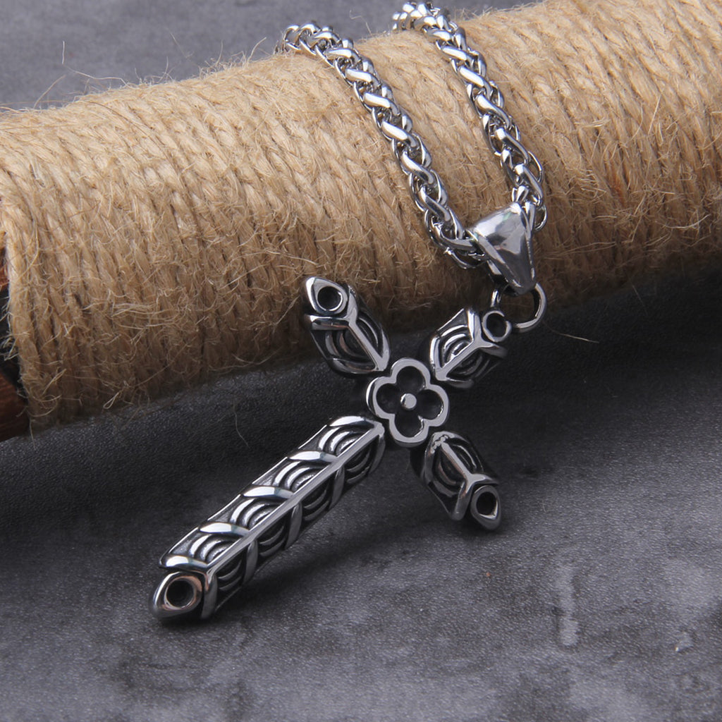 Viking halsband med hängsmycke föreställande kristen korssymbol