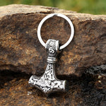 Nyckelhänge i stål föreställande asaguden Tors hammare från nordisk mytologi