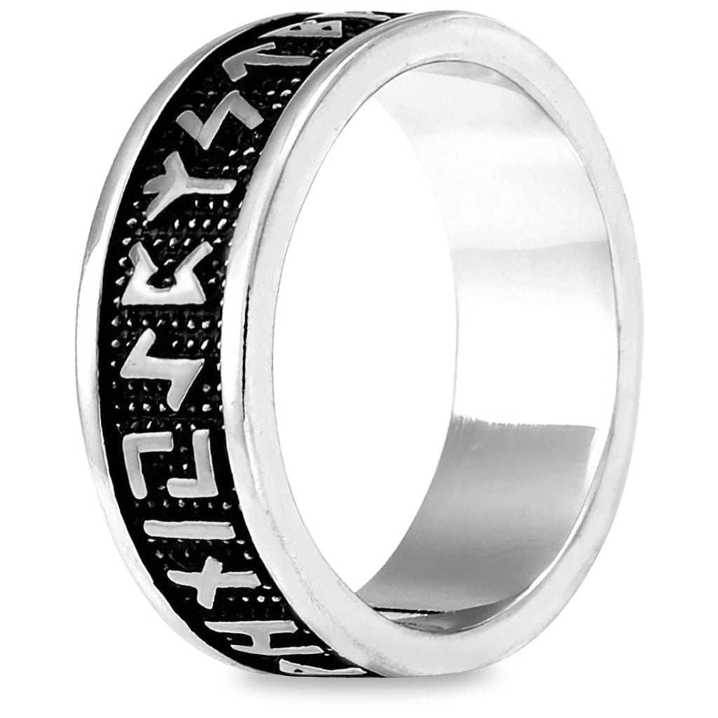 Ring med silverfärgade runor