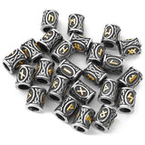 Silverfärgade viking hårpärlor smyckade med runor i guld (guldstål)