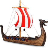 Vikingaskepp modell med segel och drake i fören