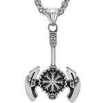 Vikingatida halsband föreställande dubbelyxa med vikingasymboler