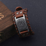 Brunfärgat armband med rungaldern vegvisir inristad på metallbricka