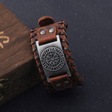 Brunfärgat armband med rungaldern vegvisir inristad på metallbricka