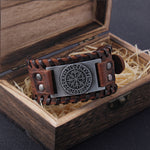 Brunfärgat vintage-läderarmband med metallplatta graverad med vegvisir