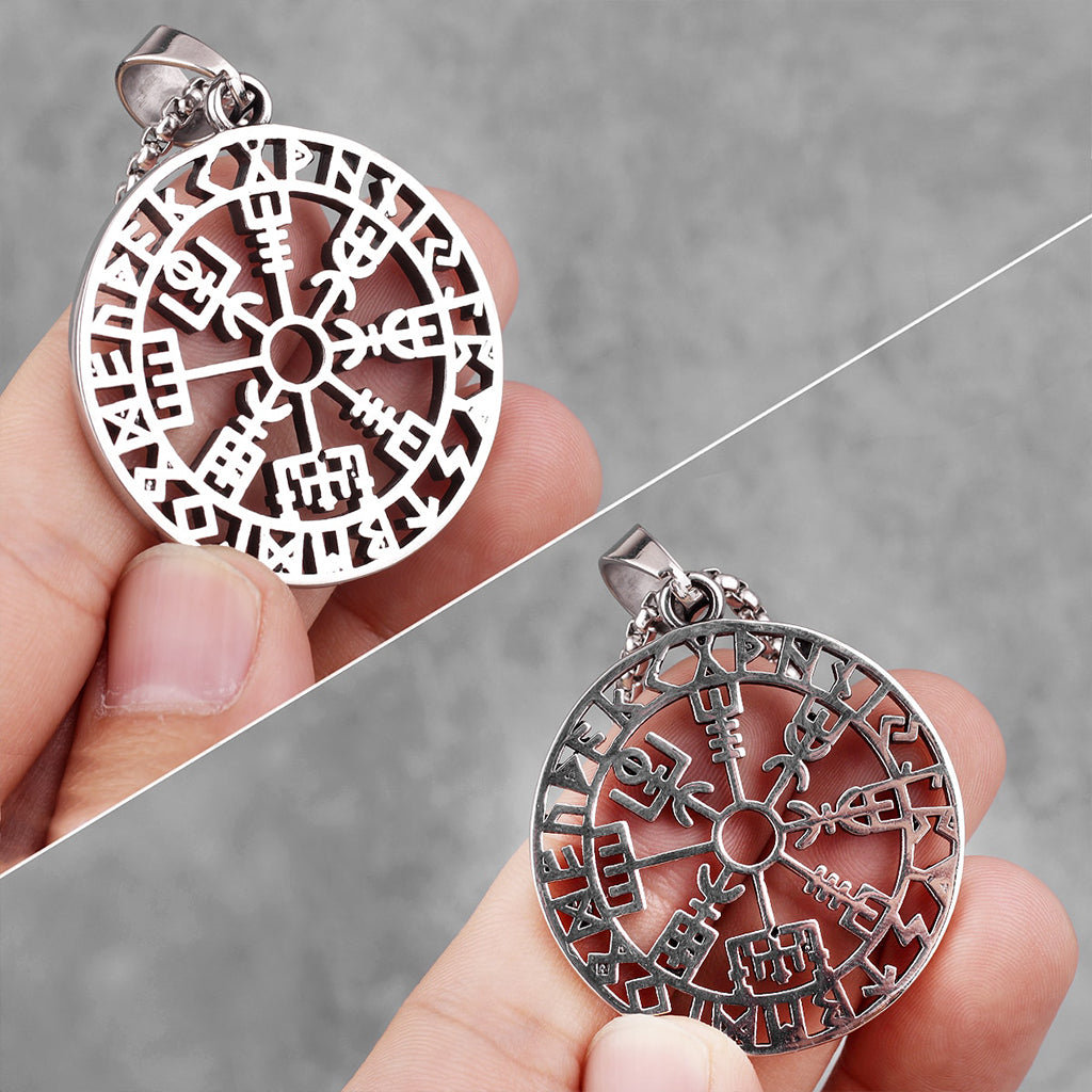 Vikingatida amulett formad som vegvisir med runtecken runtom