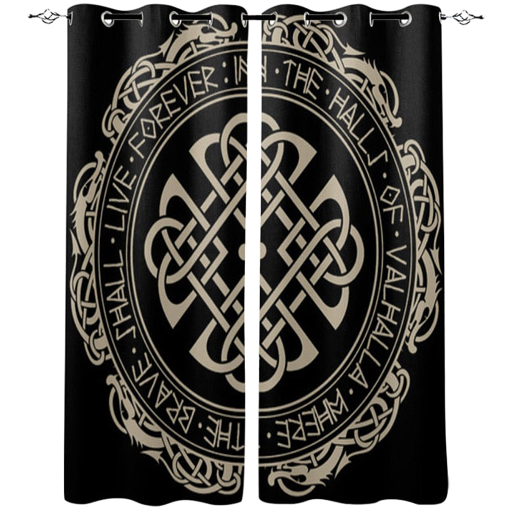 Svarta gardiner med cirkulärt mönster av keltiska knutar och runtecken