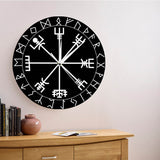 Cirkelformad svart klocka med vägvisande symbol från Island på urtavlan