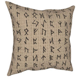 Mönstrat kuddfodral med grafiskt mönster av vikingatida skrivtecken