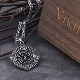 Amulett i rostfritt stål med vikingavärldens livets träd