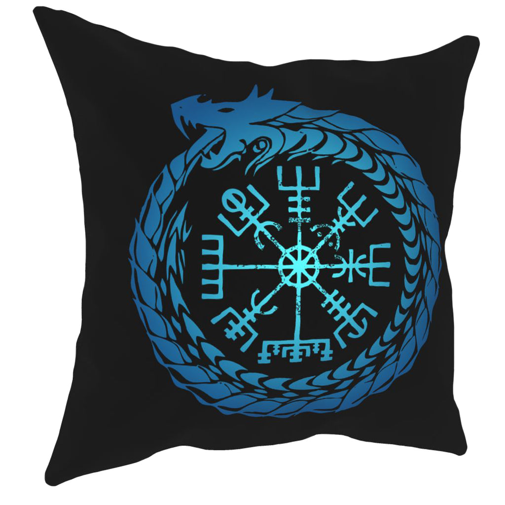 Svartfärgad kudde med blått motiv av viking kompass och Midgårdsormen som ouroboros 