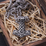 Tors hammare amulett med drakmotiv