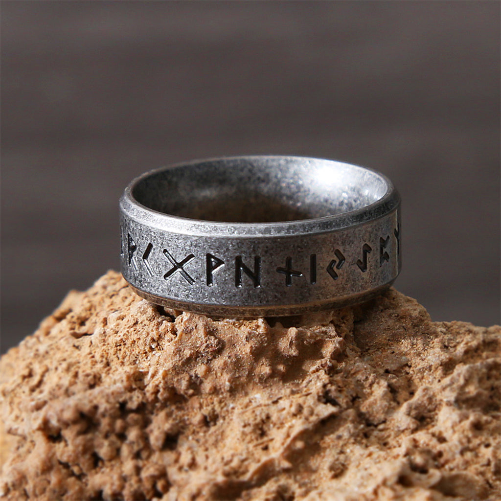 Vinage viking ring med runor graverade runtom