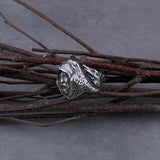 Vikingatida ring med Odens djur Hugin, Munin, Gere och Freke