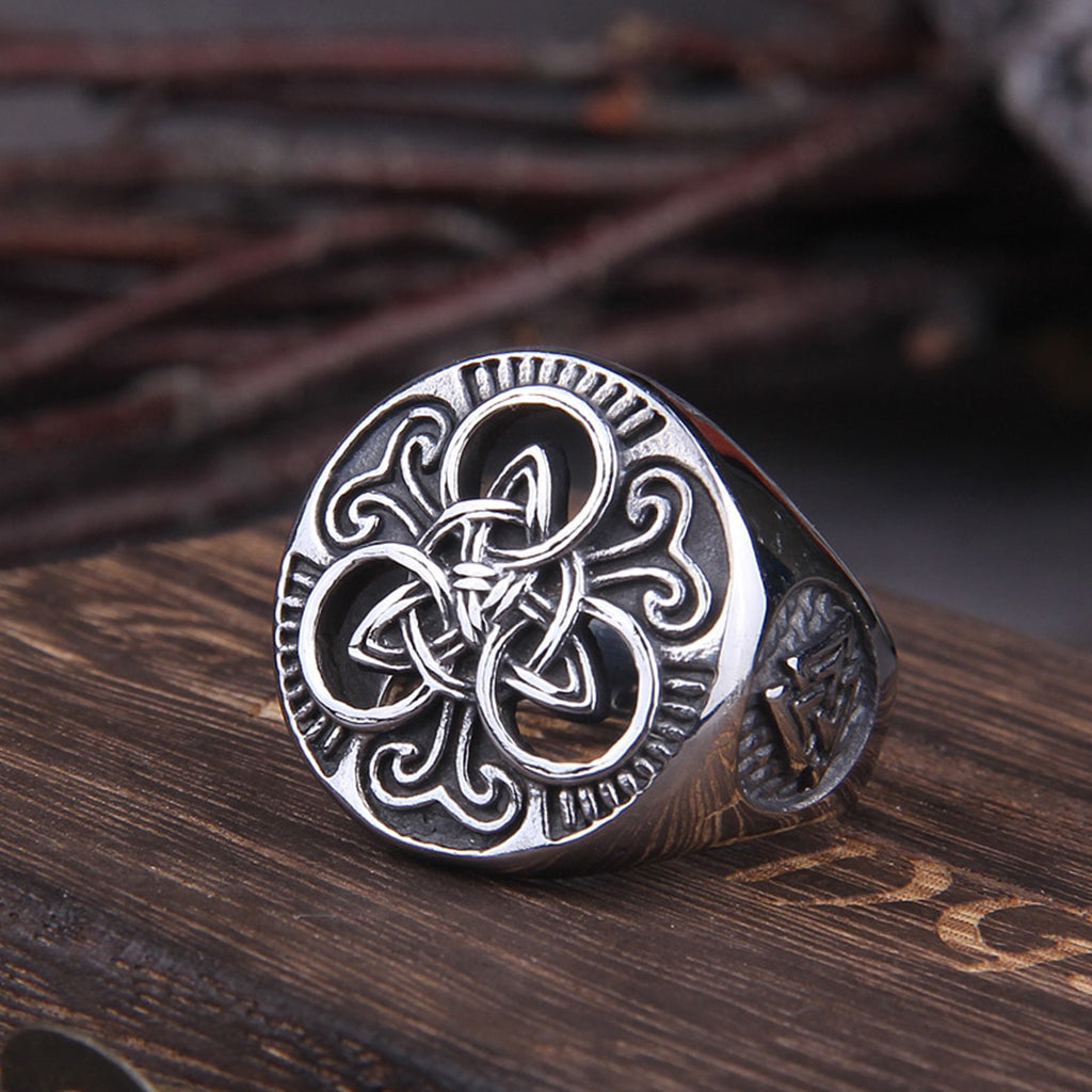 Keltiskt smycke med symbol för Oden