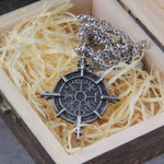 Kompassros-smycke i rostfritt stål med fornnordisk rungalder