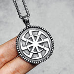 Vikingatida halsband med solhjulet