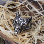 Vikingatida ring formad som en varg
