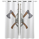 Vita viking gardinlängder med motiv av stridshjälm och två korsade yxor