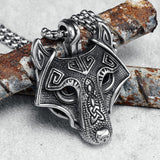 Stålfärgat vikingahalsband med varghuvud utsmyckat med nordisk ornamentik