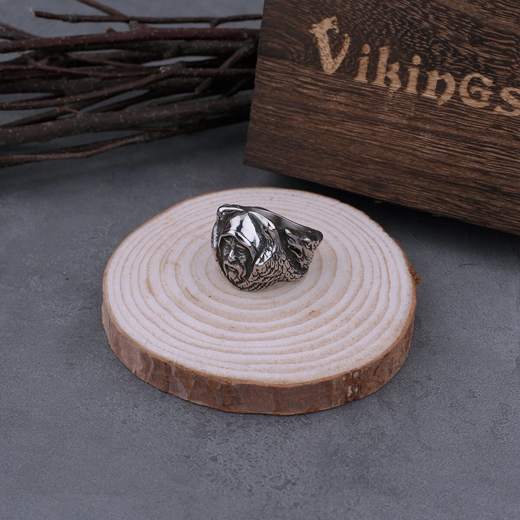 Viking ring med djur från den nordiska mytologin