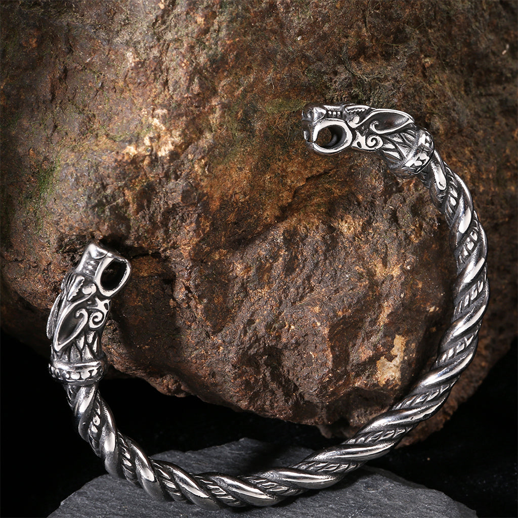 Vikingatida bangle-armband tillverkat i äkta silver